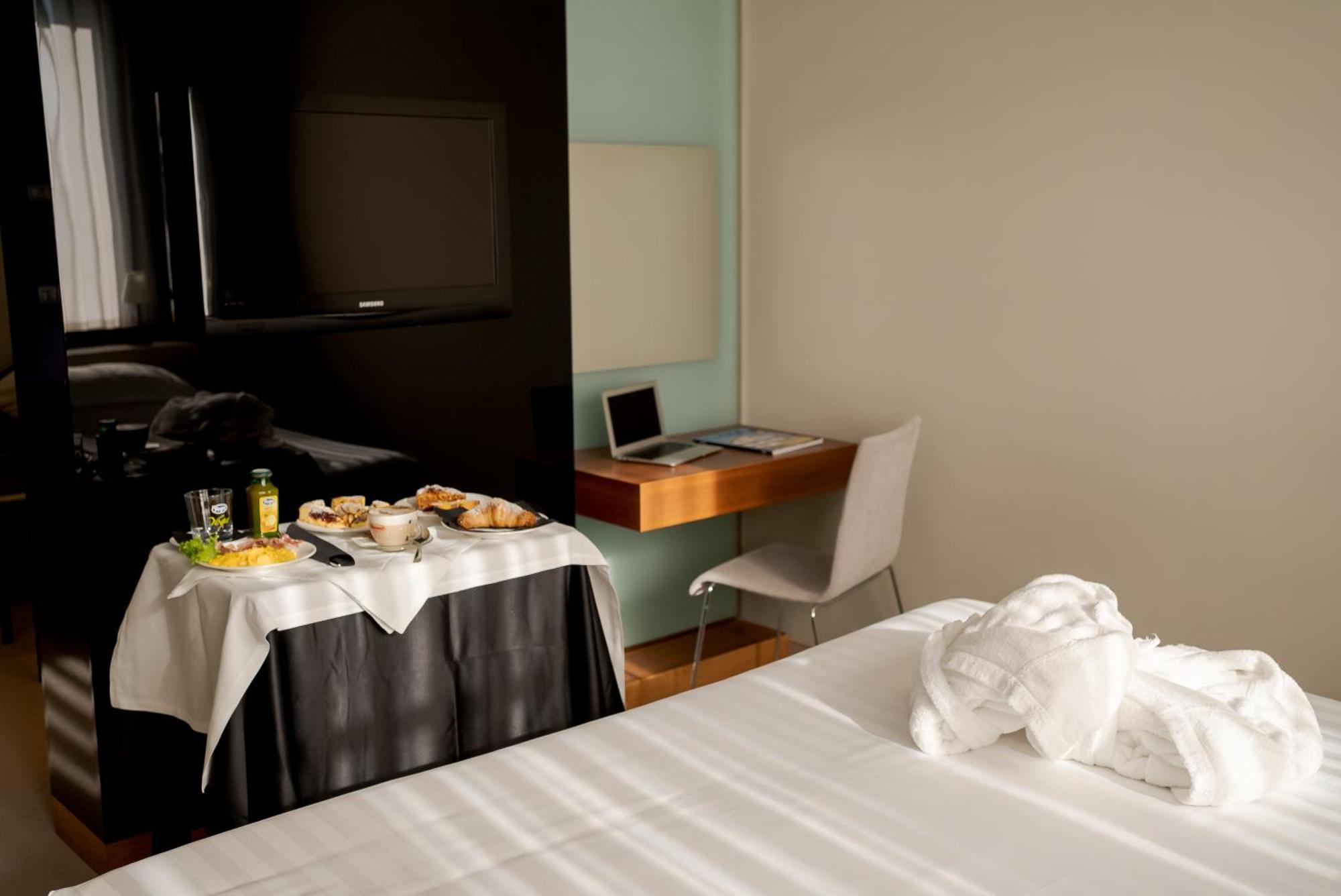 Cosmopolitan Hotel Чивитанова Марке Стая снимка