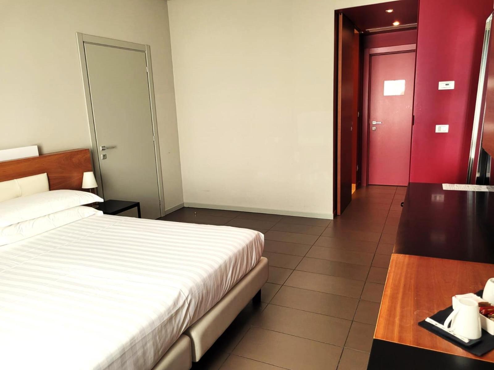 Cosmopolitan Hotel Чивитанова Марке Екстериор снимка